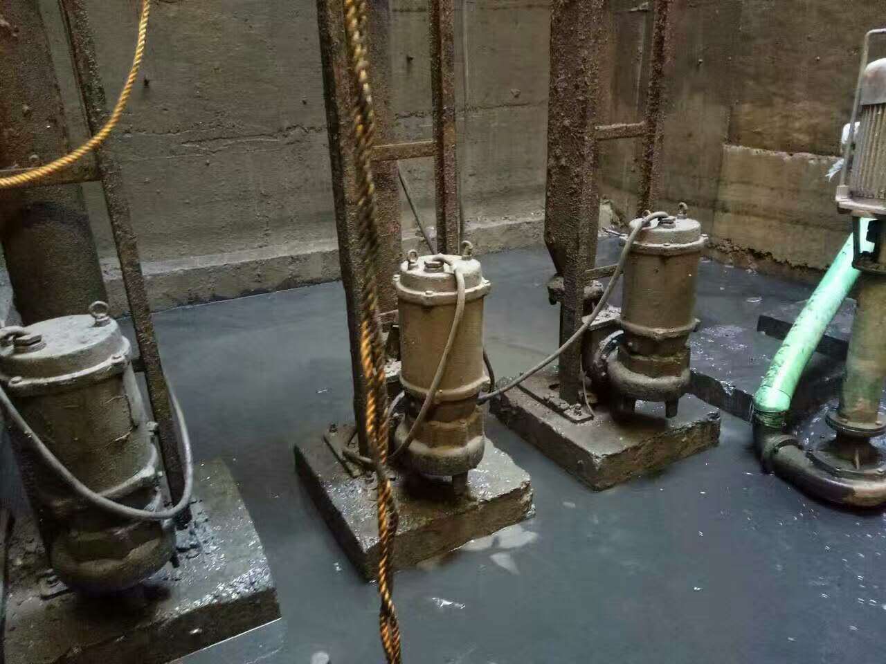 麦积污水池清理